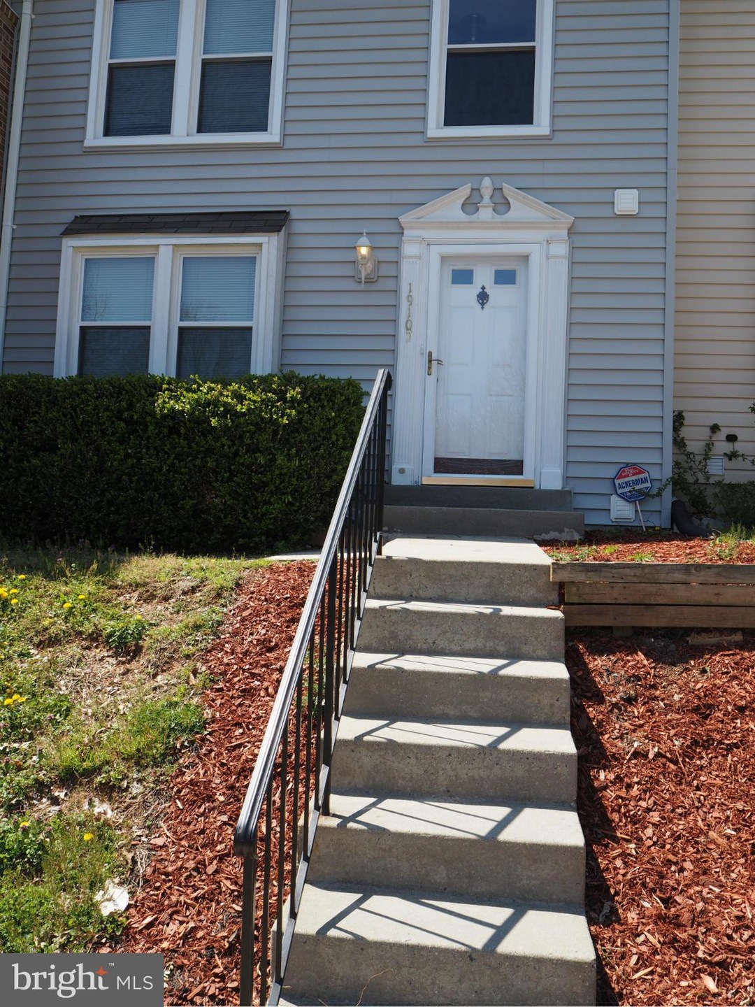 19107 Partridge Wood Dr, Germantown, MD 20874 - photo 1