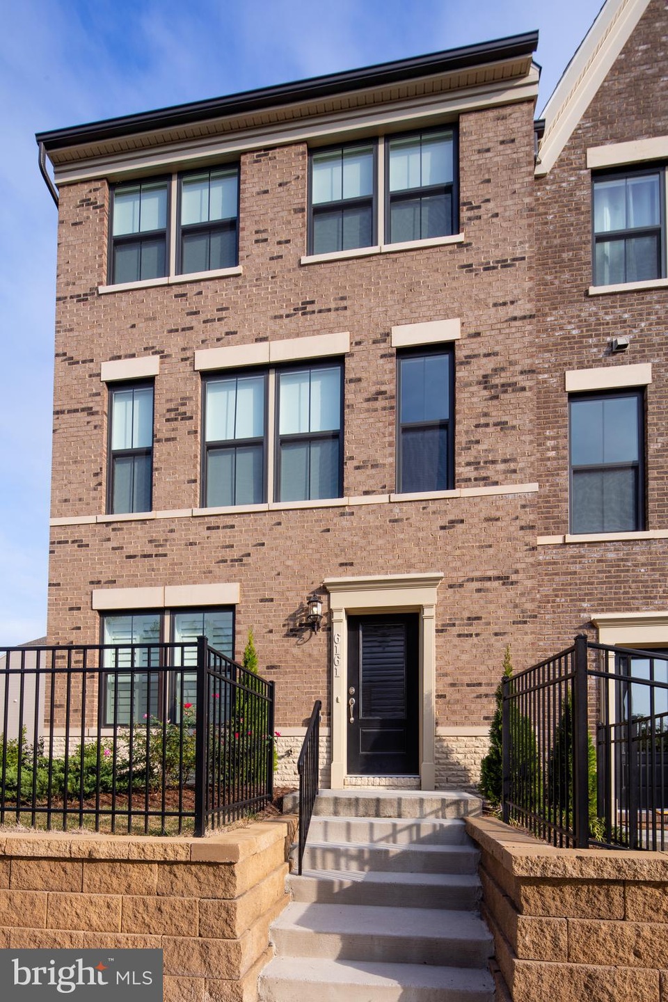 6161 Carey Park Ln, Falls Church, VA 22041 - photo 1