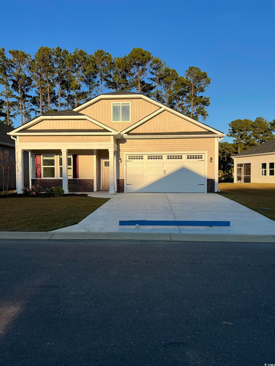 View of front of property with a garage and a fron
