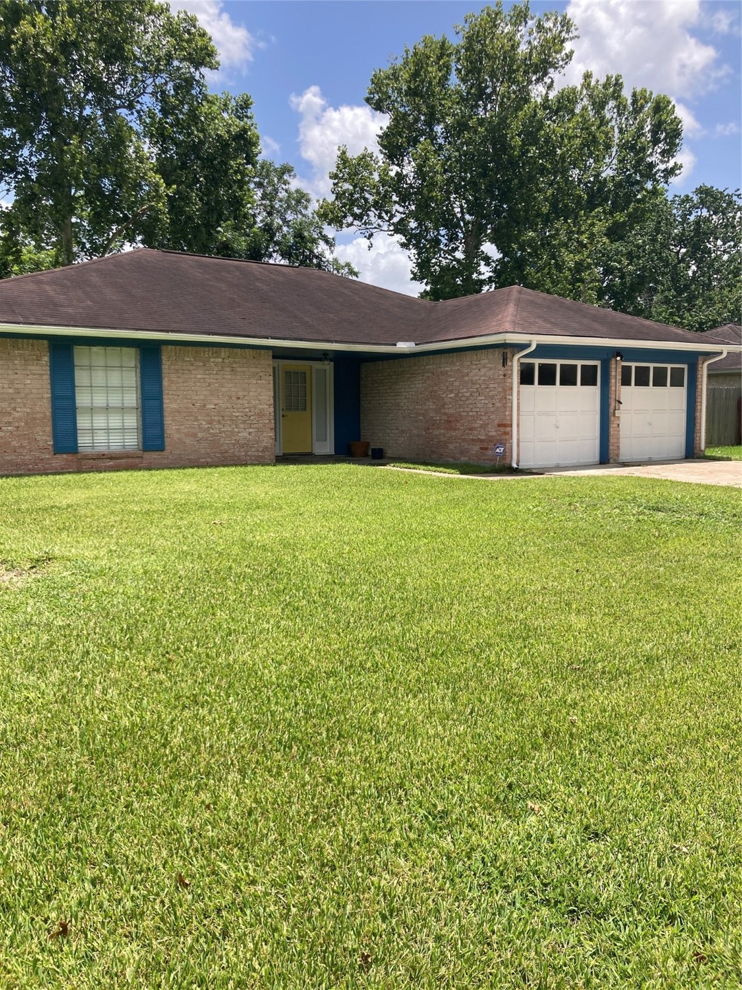 1713 Parkcrest St, Alvin, TX 77511 - photo 1