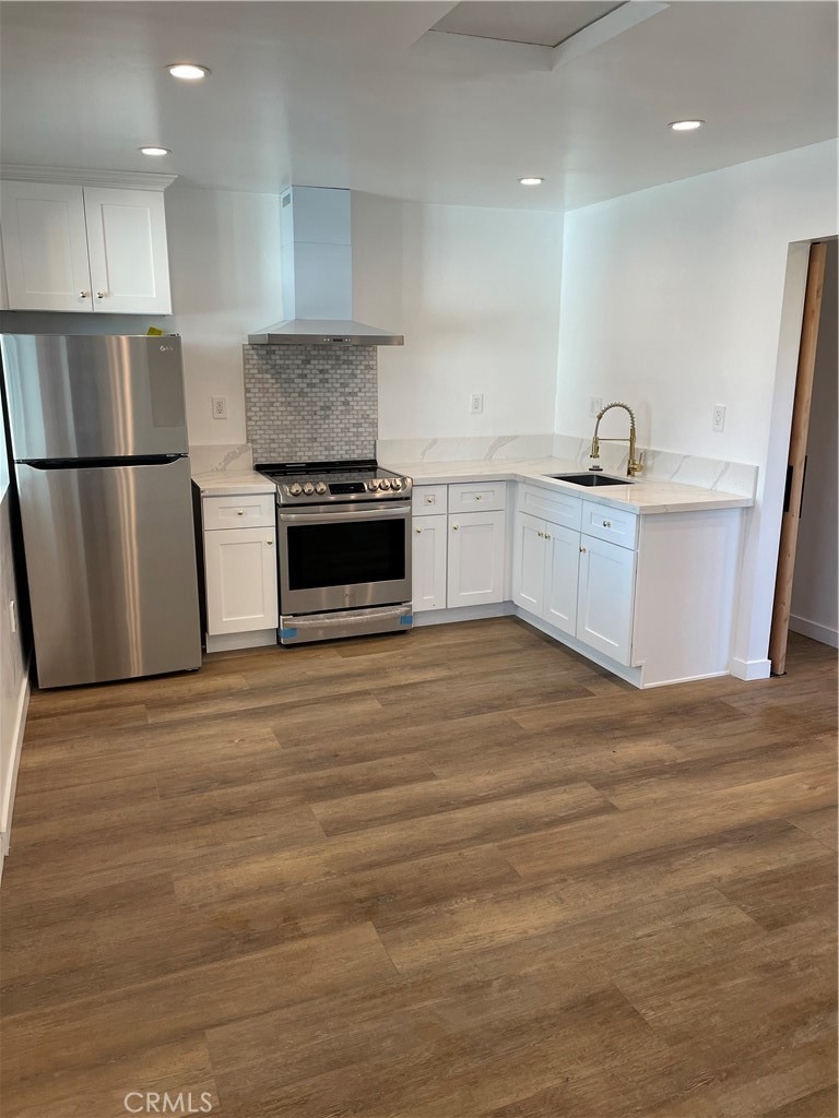 24306 Victory Blvd unit 1/2, Woodland Hills, CA 91367 - photo 1