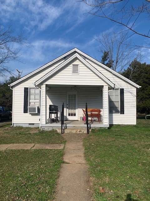 212 Juniper St, Shelbyville, TN 37160 - photo 1