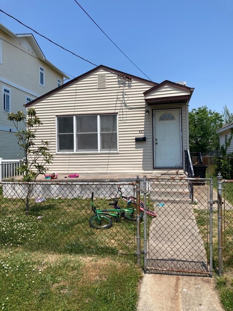 437 W Garfield Ave, Wildwood, NJ 08260 - photo 1