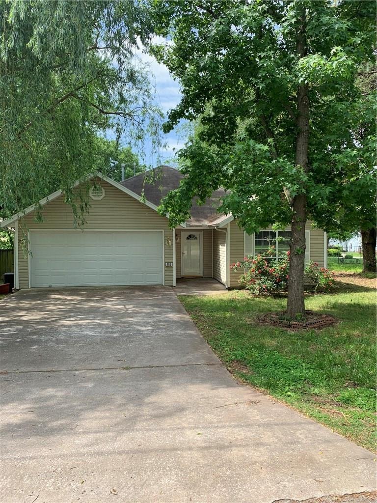105 E Mccormick St, Prairie Grove, AR 72753 - photo 1