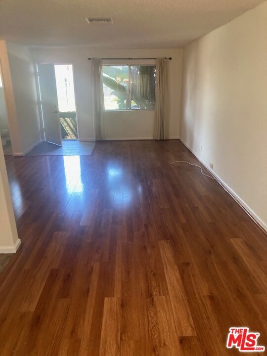 20258 Cohasset St unit 4, Winnetka, CA 91306 - photo 1