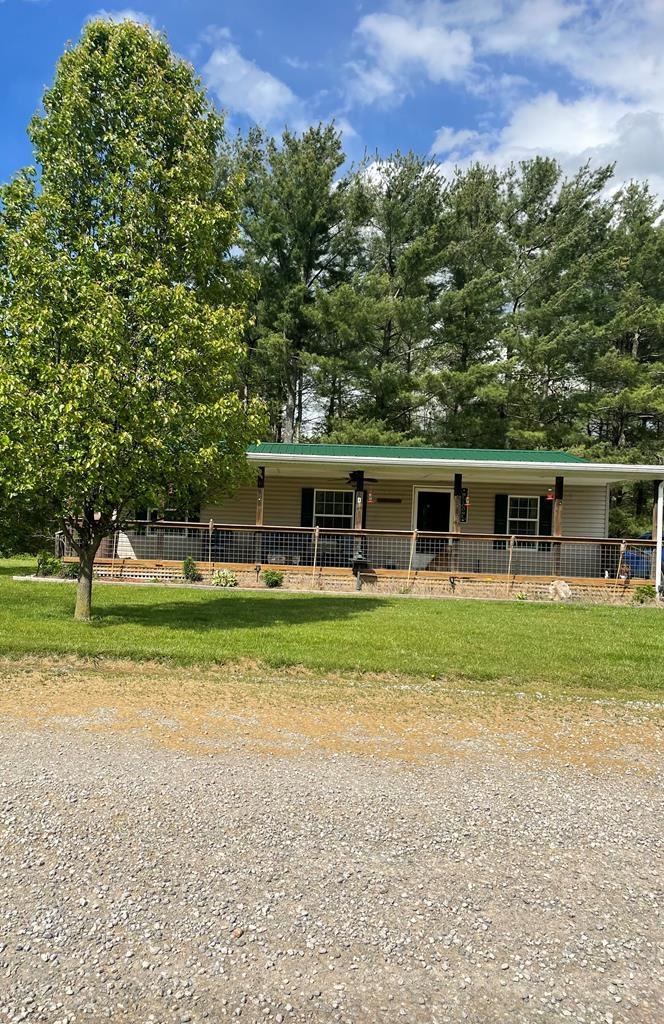 79 Hickory Grove Rd, Oak Hill, OH 45656