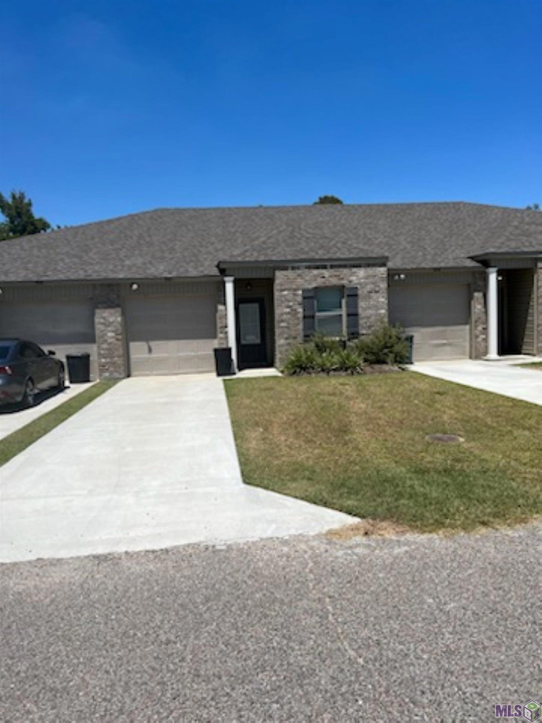 910 W Elrem St, Gonzales, LA 70737 - photo 1
