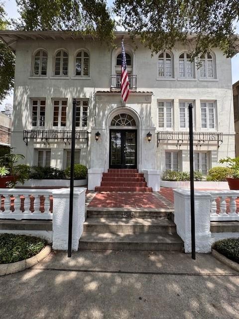 Exterior Front of Apartment Complex
