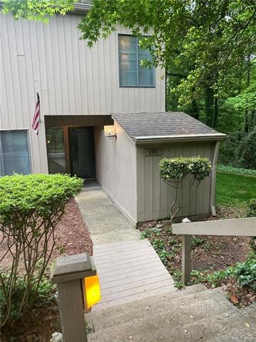 Welcome home to 191 Riverview Terrace