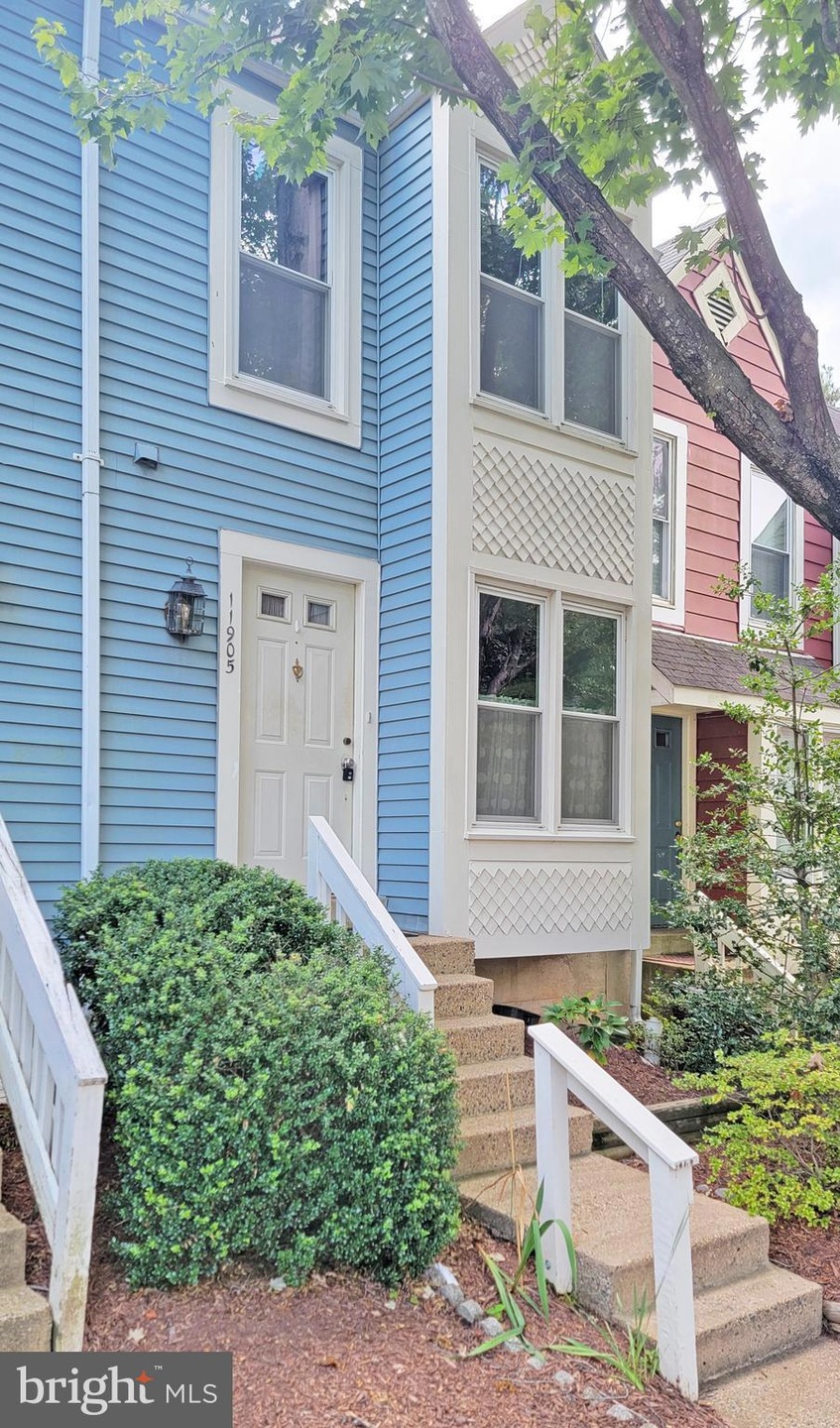 11905 Crosswind Ct, Reston, VA 20194 - photo 1