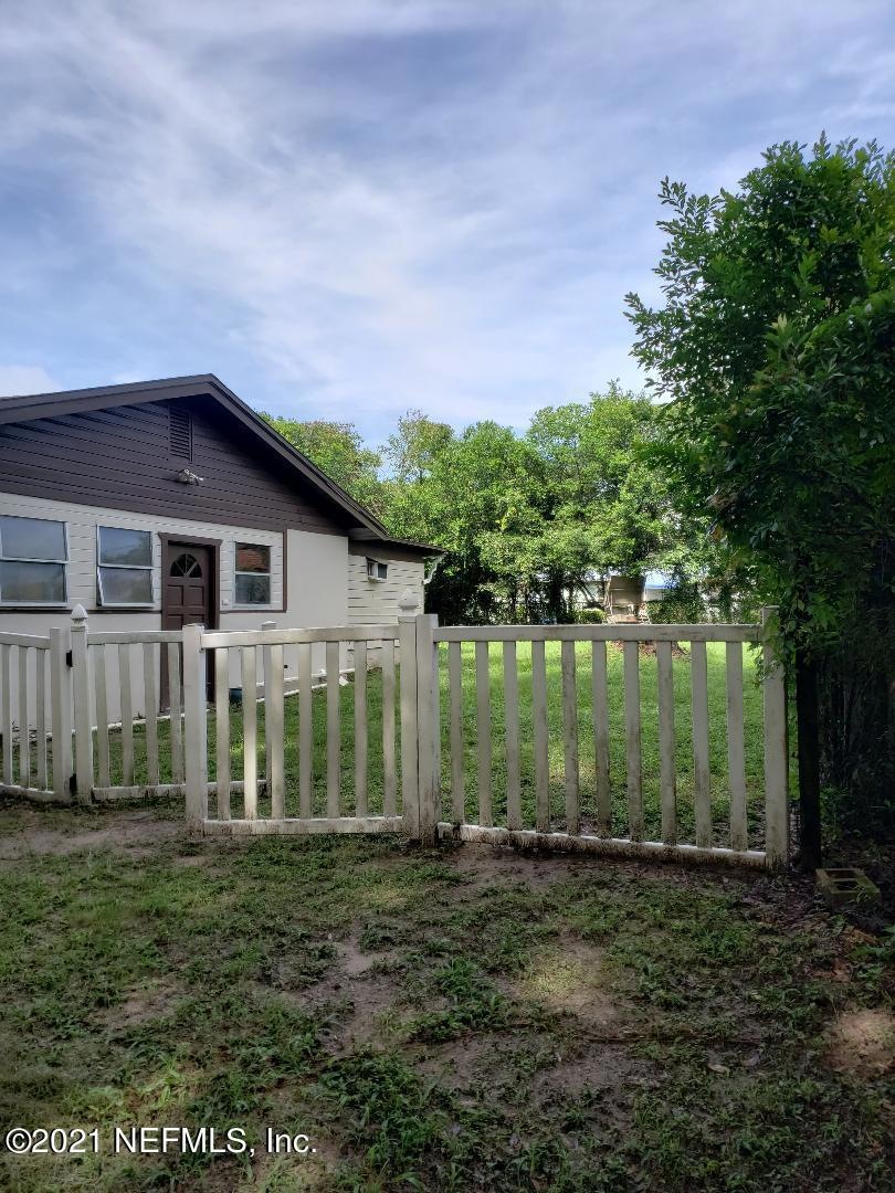 Side view yard fenced Lk City Shelby