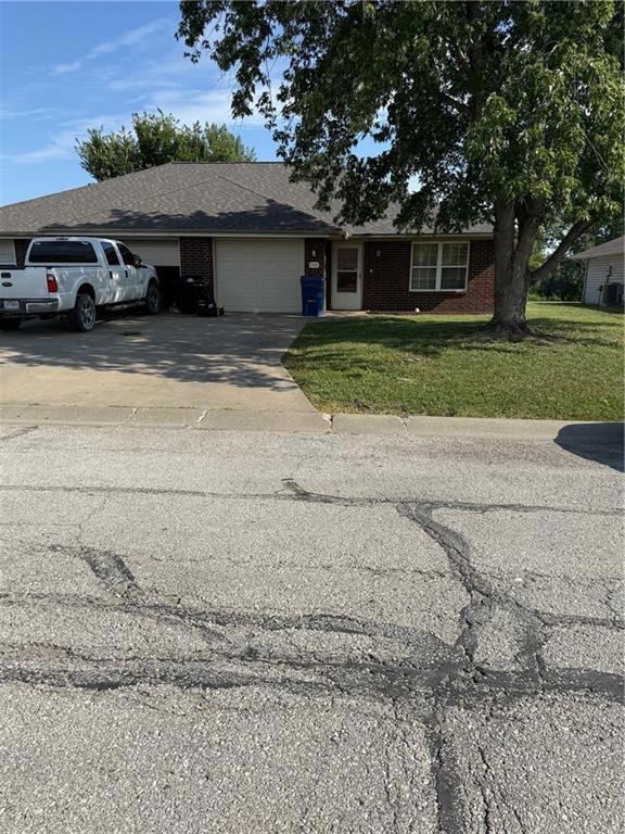 1117 SW Ephraim Dr, Grain Valley, MO 64029 - photo 1