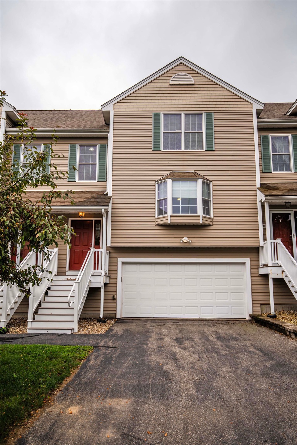 10 Crestview Cir, Londonderry, NH 03053 - photo 1