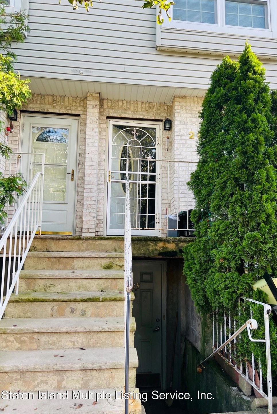 28 Sky Ln, Staten Island, NY 10304 - photo 1