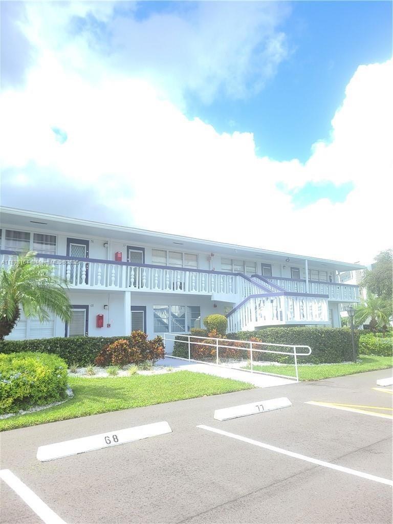 82 Oakridge G unit 82, Deerfield Beach, FL 33442 - photo 1