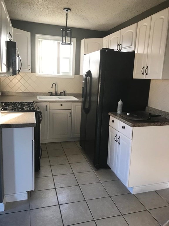 18 Mott St unit 2, Fall River, MA 02721 - photo 1