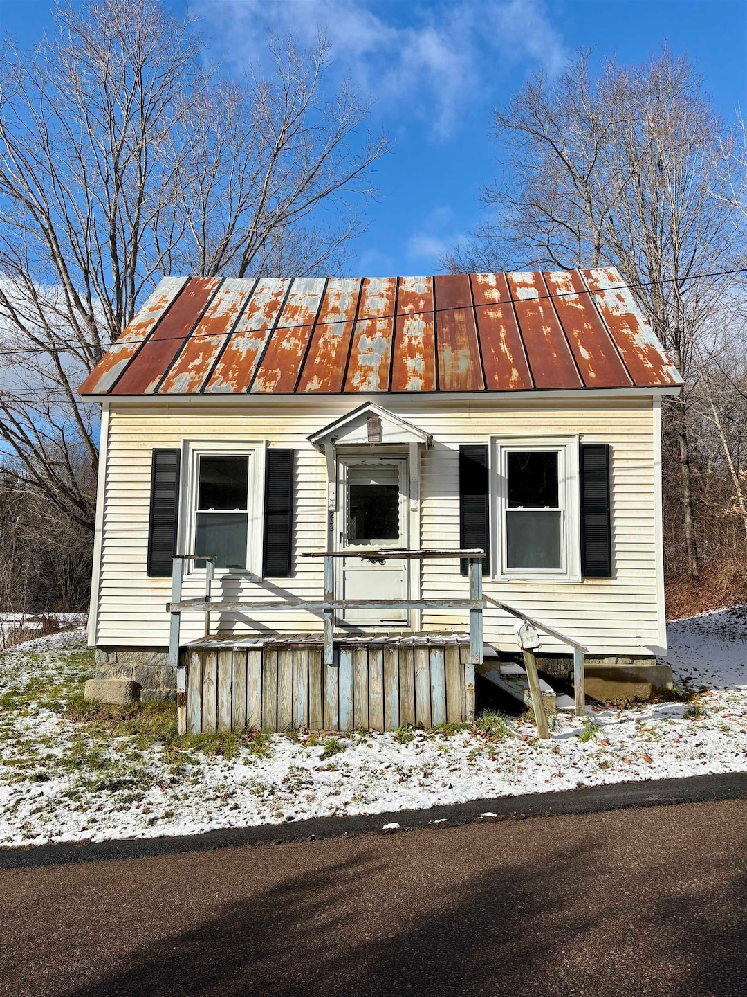 253 King St, Northfield, VT 05663 - photo 1