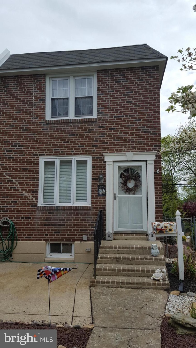 241 Westpark Ln, Clifton Heights, PA 19018 - photo 1