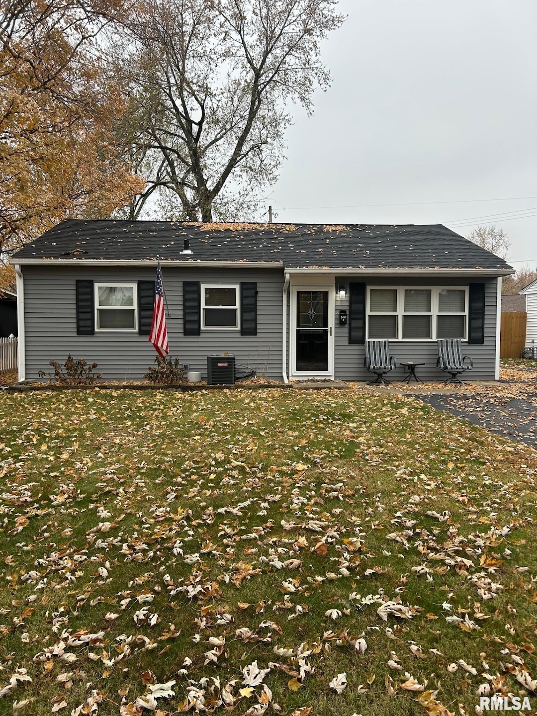 2414 E Devonshire Rd, Springfield, IL 62703 - photo 1