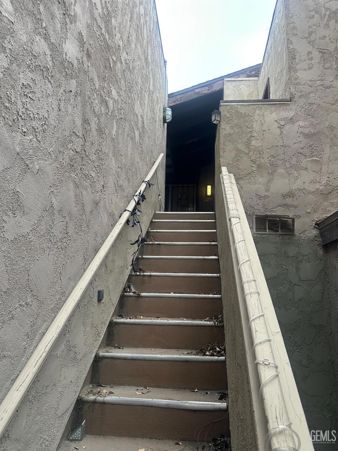 2209 Cedro Ct unit D, Bakersfield, CA 93309 - photo 1