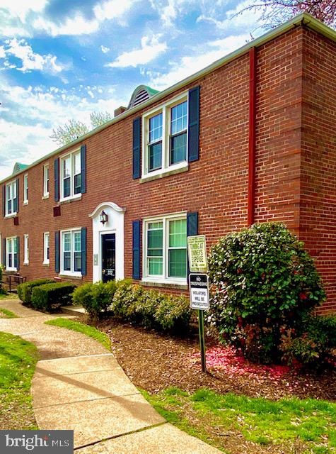 222 N Thomas St unit 2222, Arlington, VA 22203 - photo 1