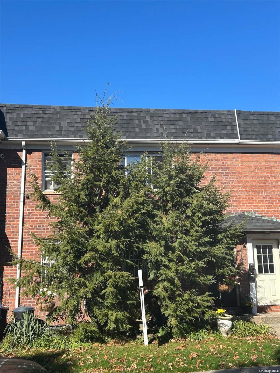 137-09 70th Rd, Flushing, NY 11367 - photo 1