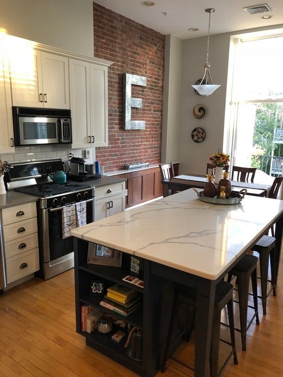 110 O St unit 10, Boston, MA 02127 - photo 1