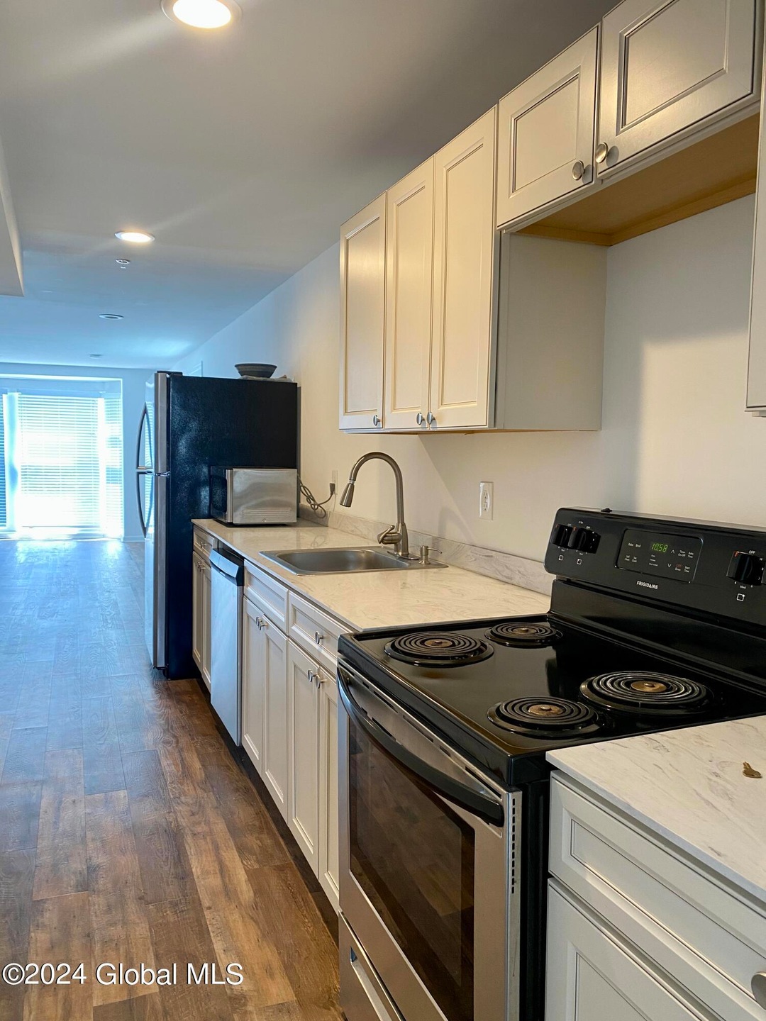 402 Broadway unit 3, Albany, NY 12207 - photo 1