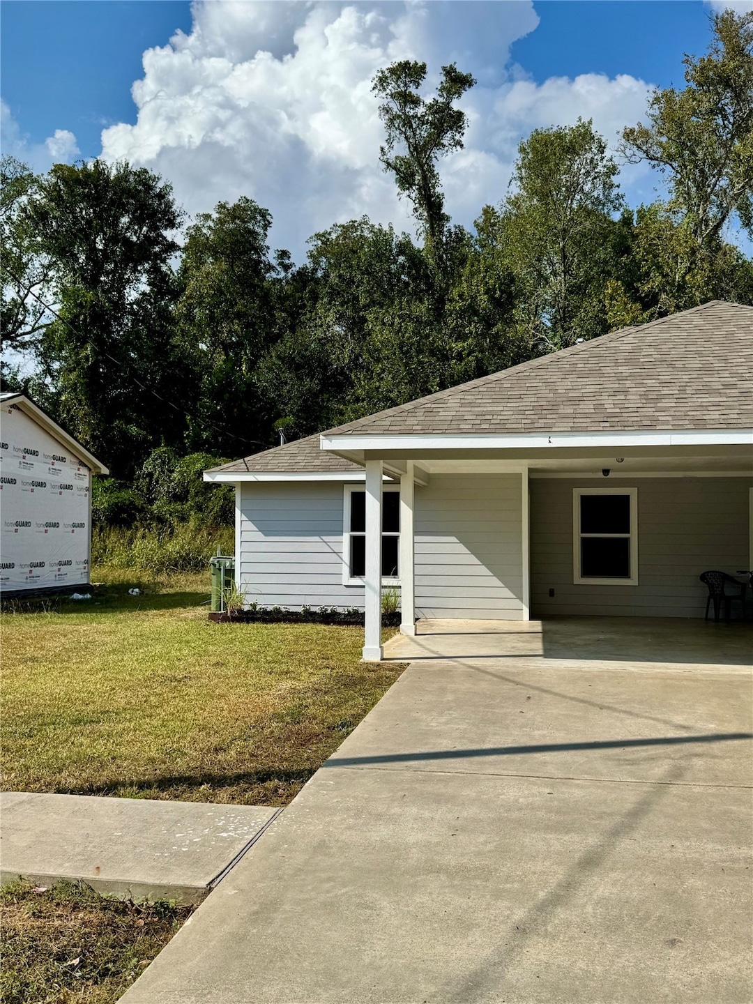 624 Luke has a long driveway and covered parking.