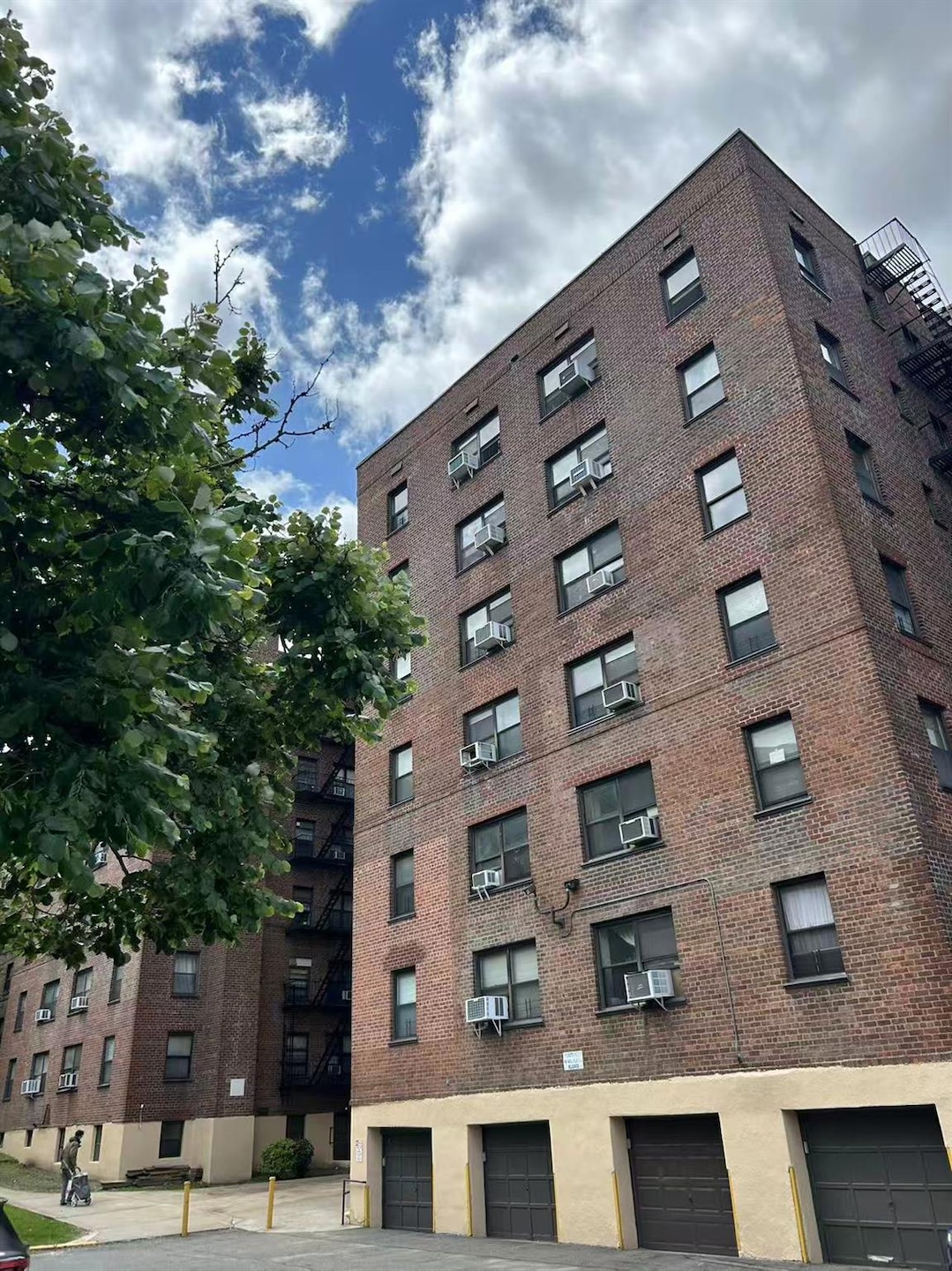 Mitchell Gardens Co-Op #3 unit 5A, Flushing, NY 11354 - photo 1