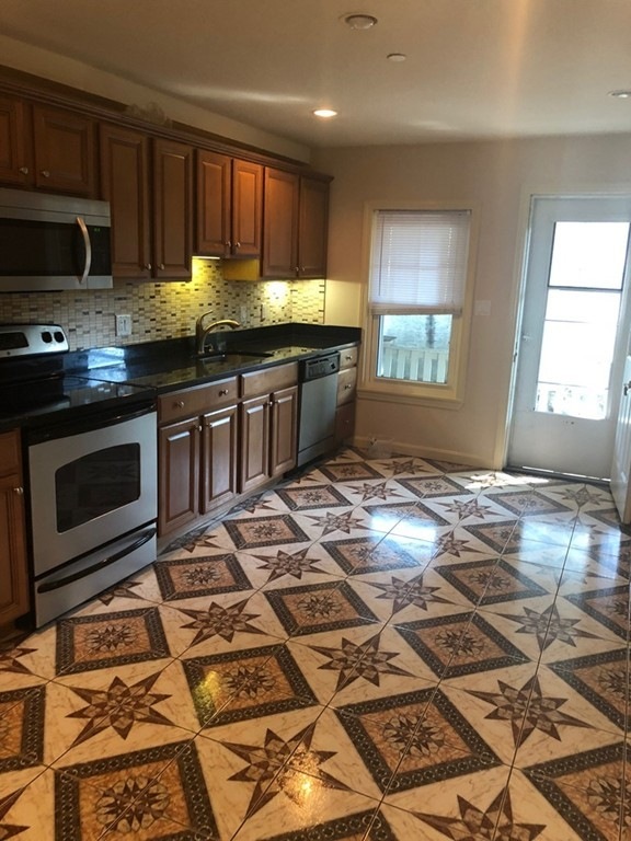 43 Campbell St unit 43, Woburn, MA 01801 - photo 1