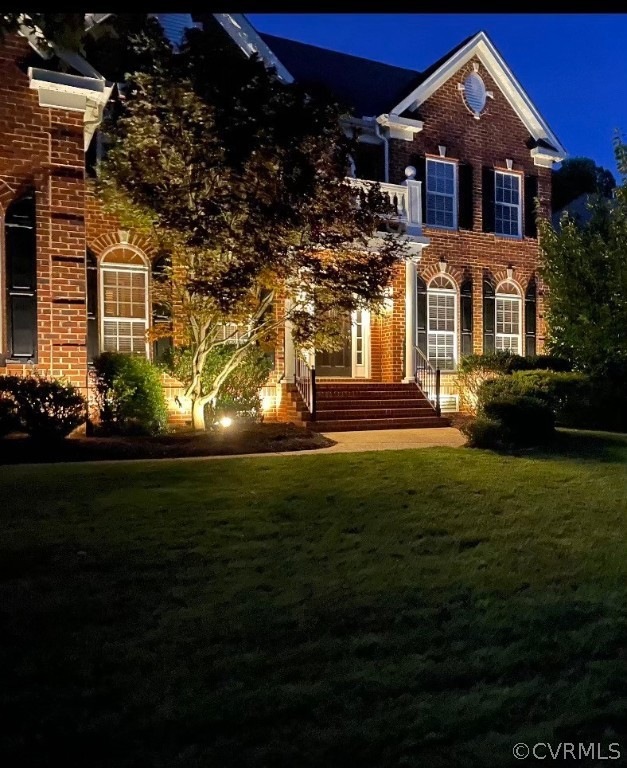 Stately home with striking architectural detail!