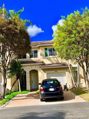 Front of the house.  1 car garage, with 2 addition
