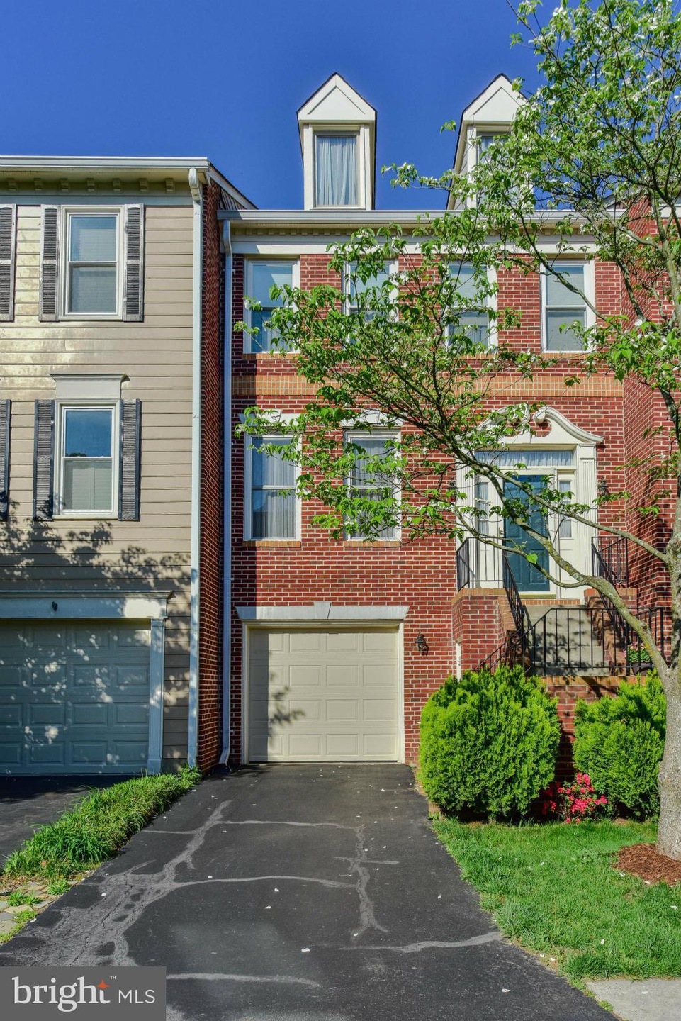 6826 Mclean Province Cir, Falls Church, VA 22043 - photo 1