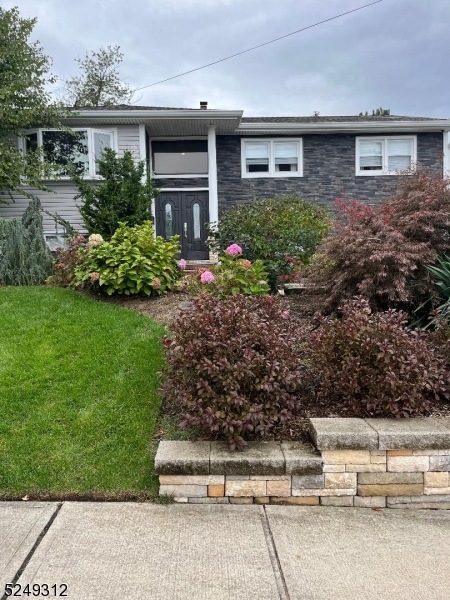 10 Breen Ct, Clifton, NJ 07013 - photo 1