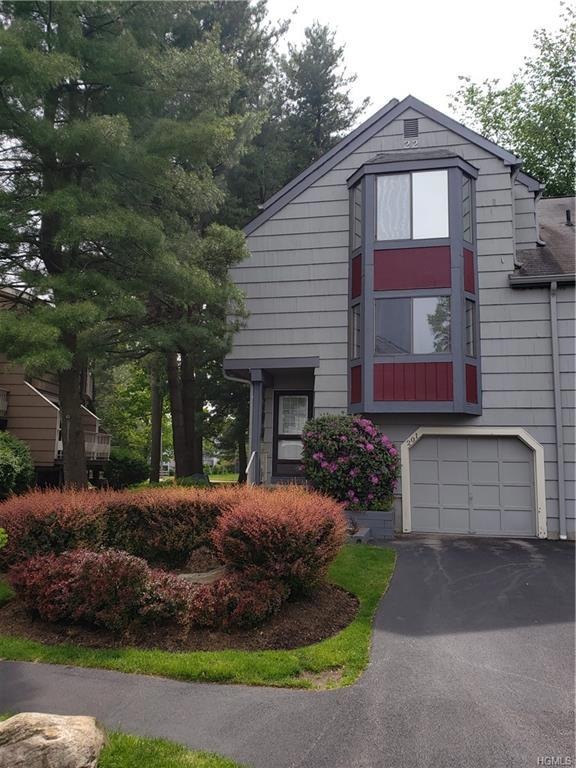 201 Treetop Cir unit 201, Nanuet, NY 10954 - photo 1