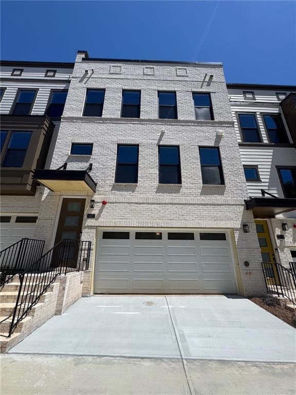 Rare 4-story townhome with city view