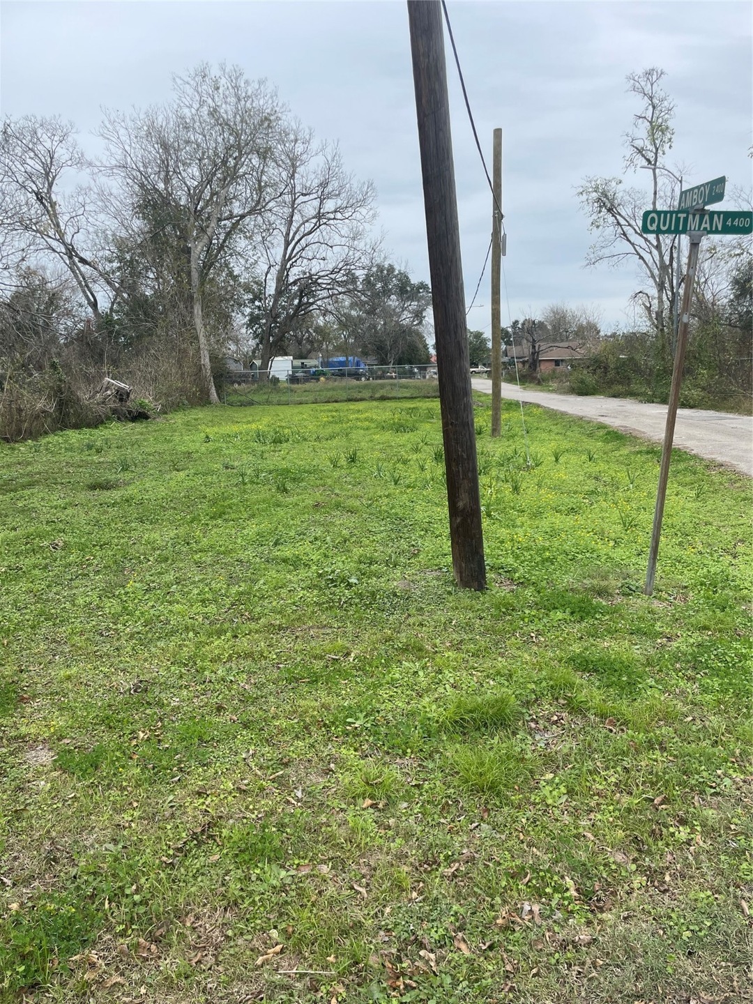 Cornr vacant lot, 42x130 SF , ready for constructi