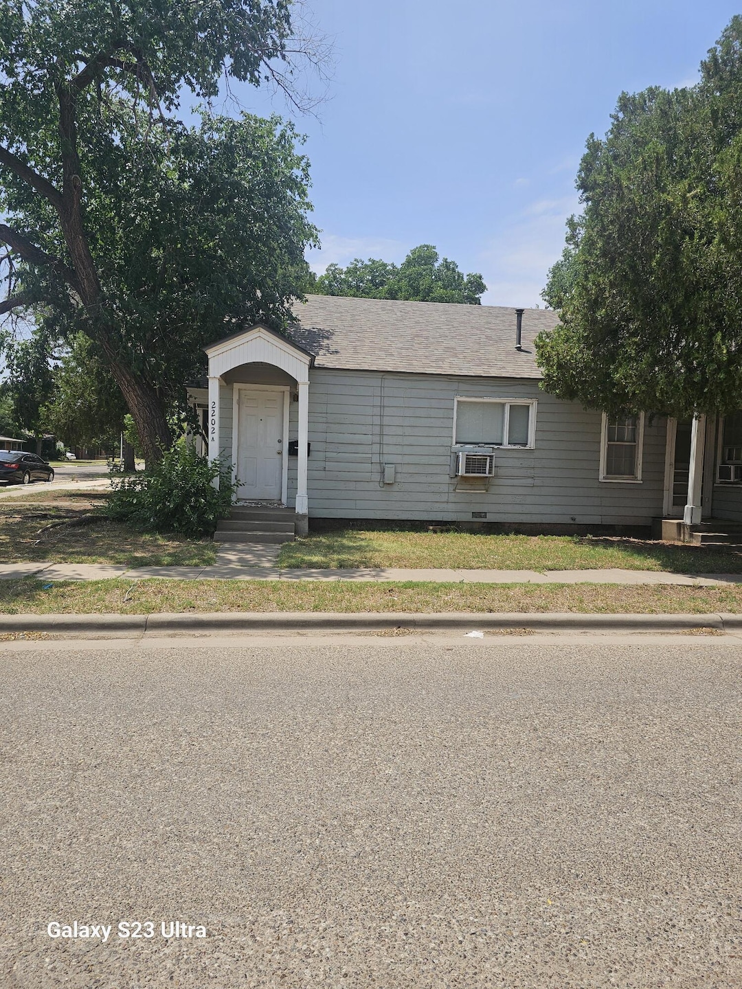 2202 18th Unit B Front