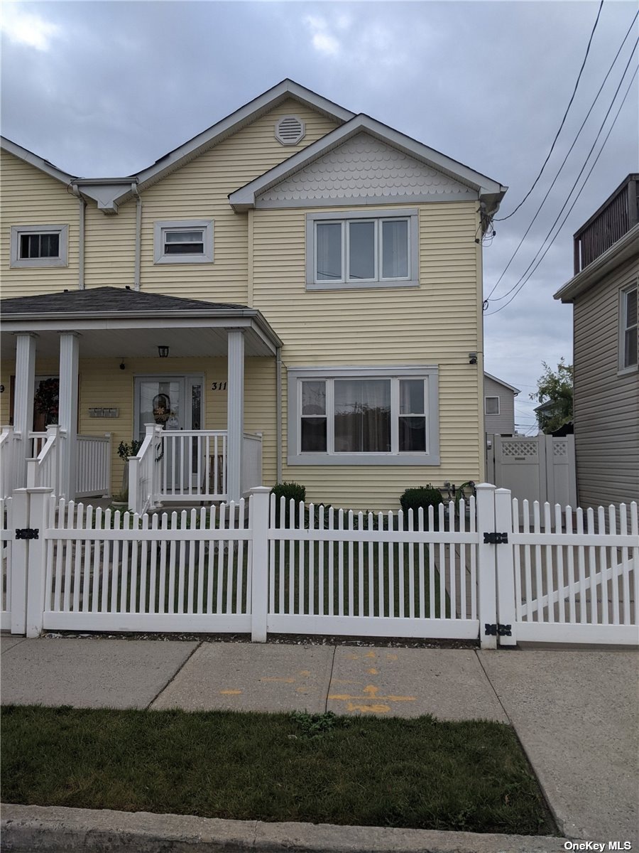 Sold $690,000 • Co-Listing Agent