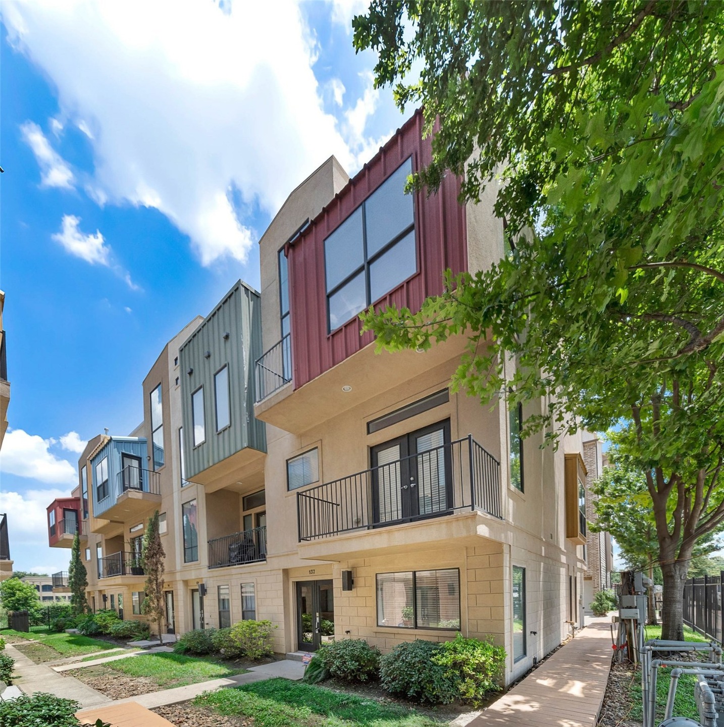 137 E 2nd St, Houston, TX 77007 - photo 1