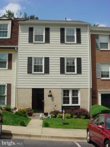 2237 Dawn Ln, Temple Hills, MD 20748 - photo 1