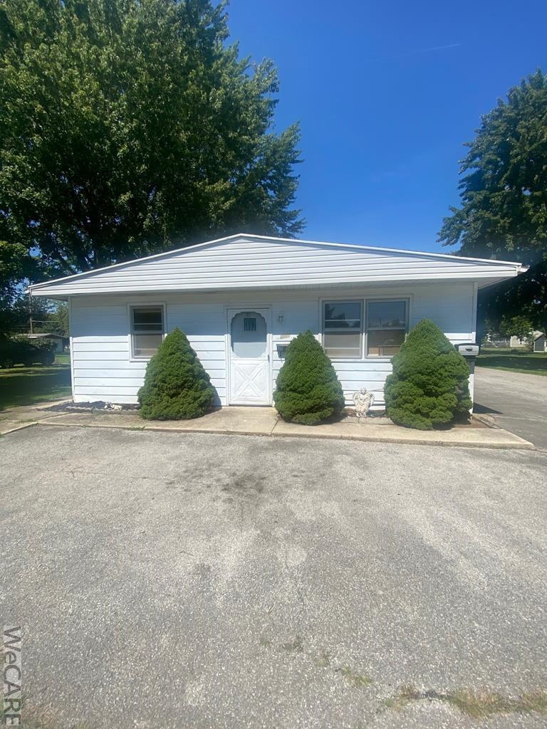 328 E Highland Ave, Ada, OH 45810 - photo 1