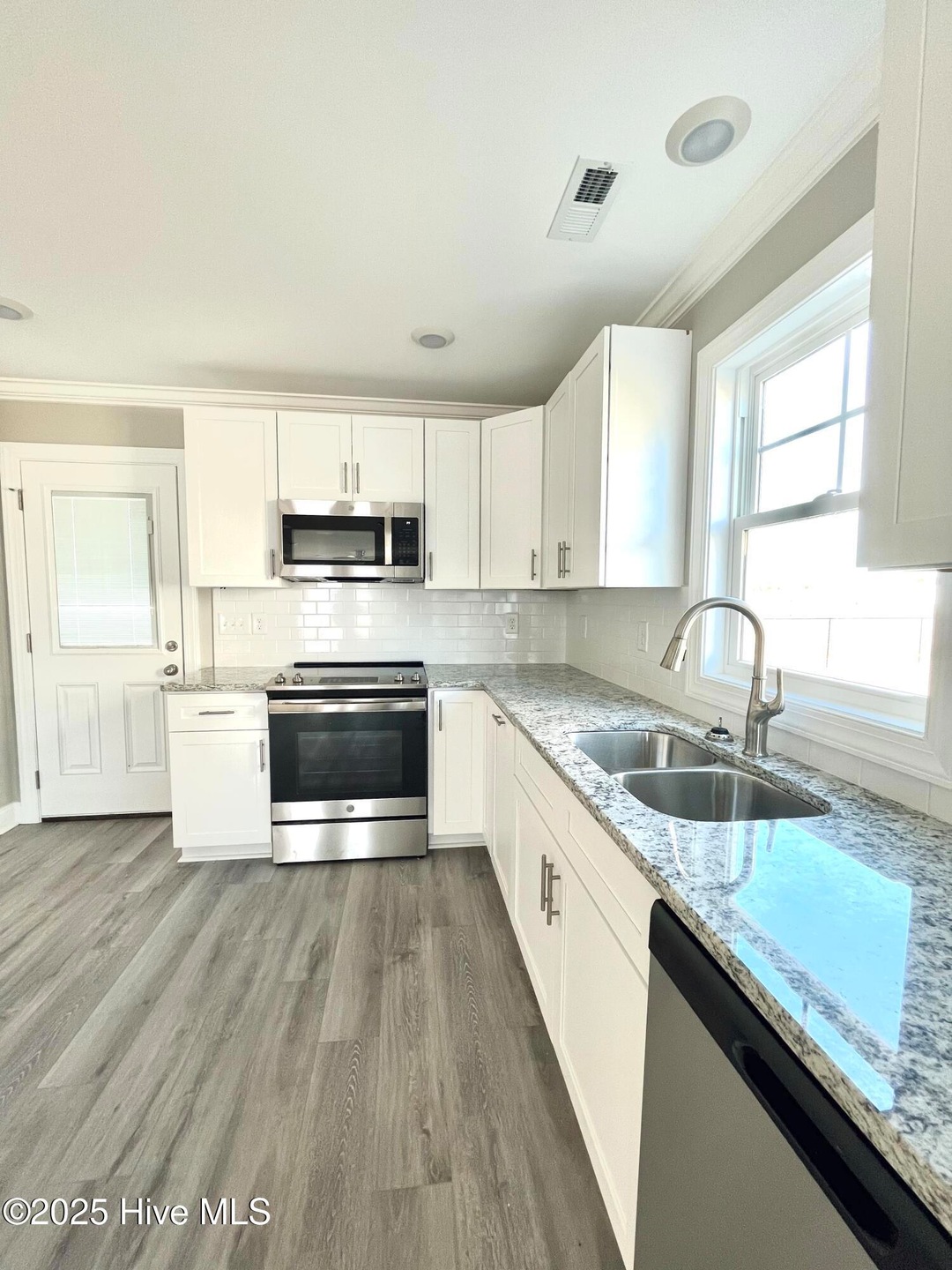 656 Abigail Taylor Dr unit B, Greenville, NC 27834 - photo 1