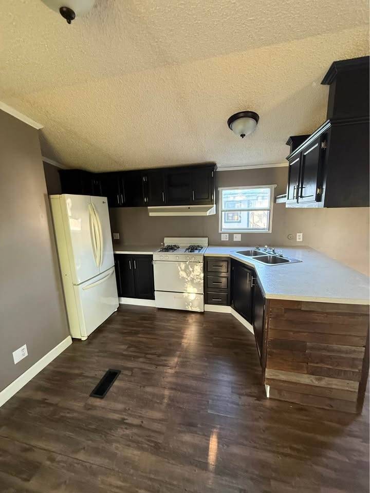 164 3rd St, Caro, MI 48723 - photo 1