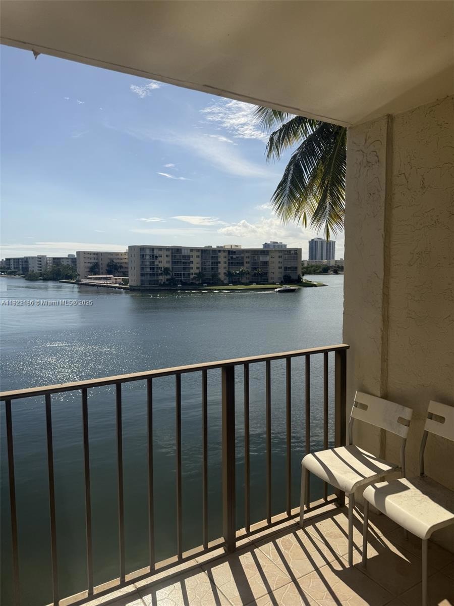 The Clipper at Biscayne Cove unit 311, Aventura, FL 33160 - photo 1