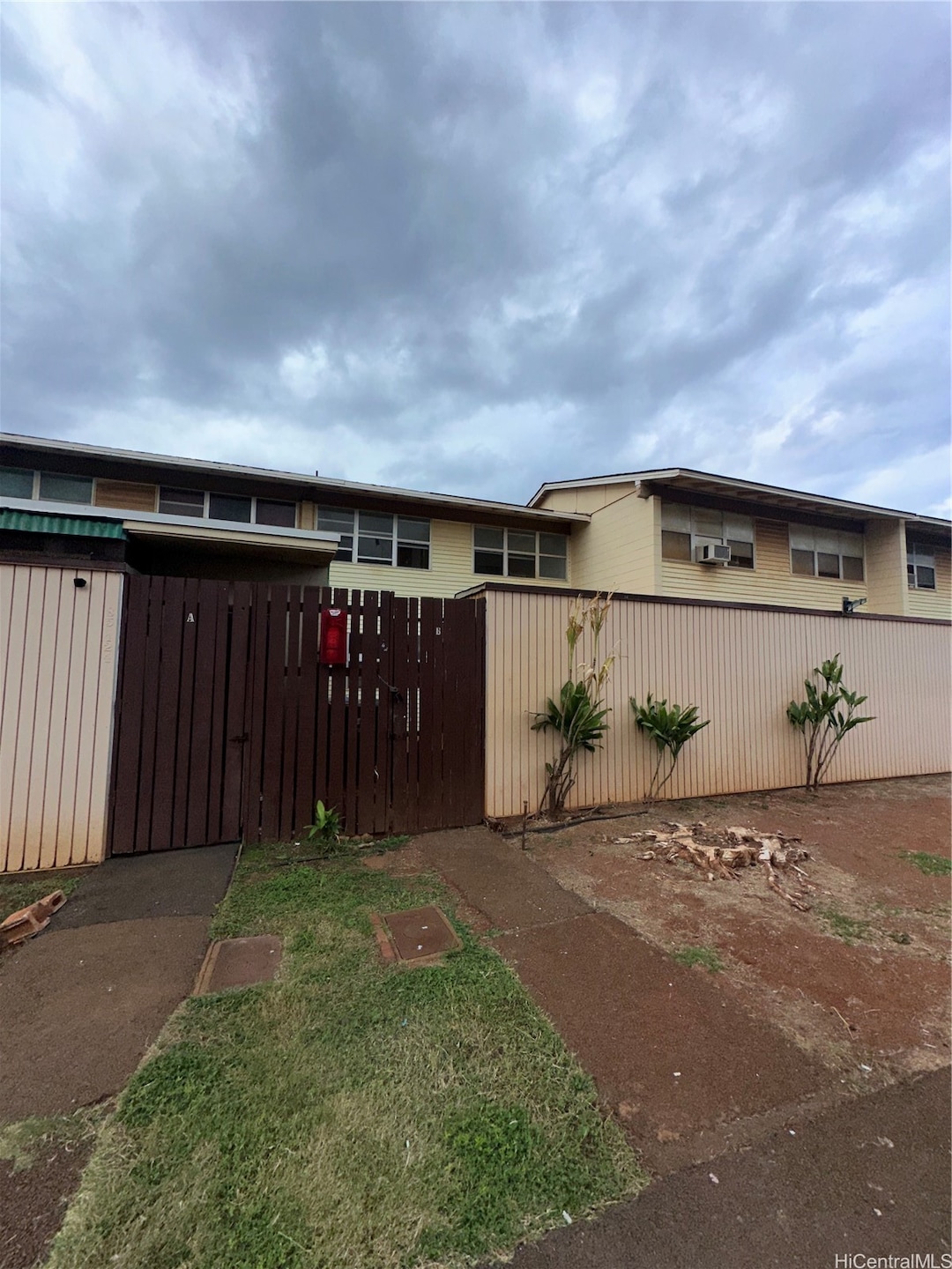 85-124 Ala Walua St unit B, Waianae, HI 96792 - photo 1