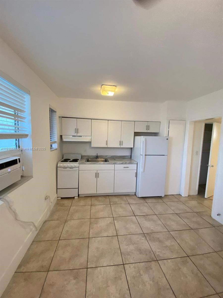 527 SW 10th St unit 3, Miami, FL 33130 - photo 1