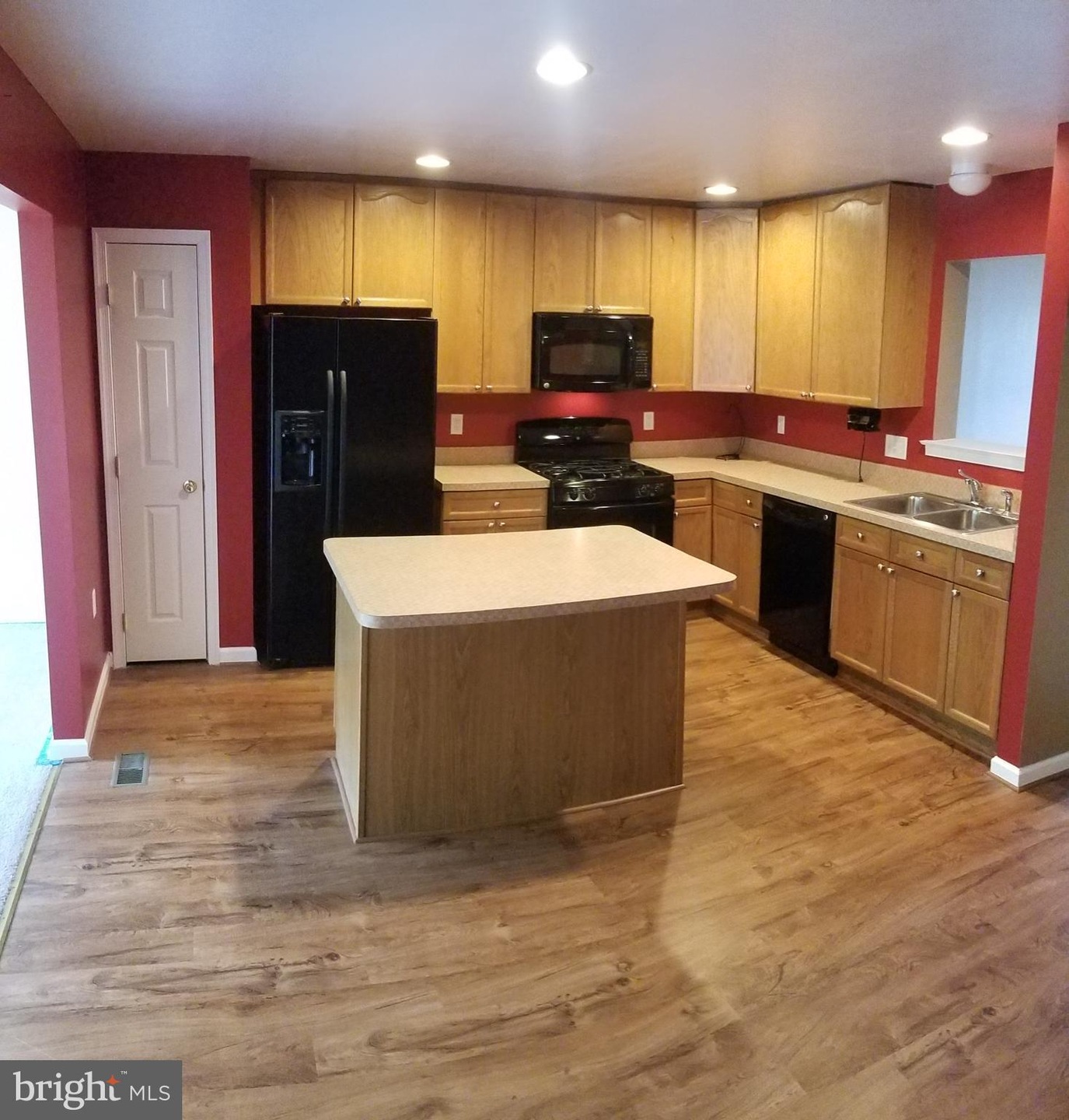 239 Scarboro Dr, Bunker Hill, WV 25413 - photo 1