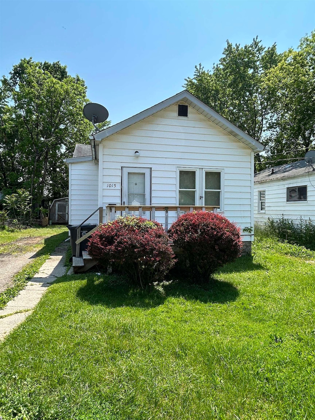 1015 Alvord Ave, Flint, MI 48507 - photo 1